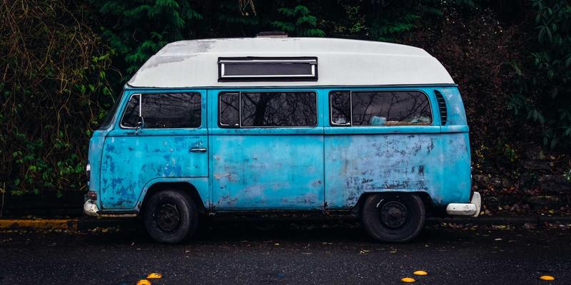 徒步旅行与探险旅行必备：三大背包打包技巧优化重量分布与空间利用