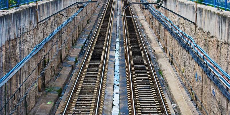 徒步旅行减负秘籍：轻量化露营装备终极指南与探险攻略