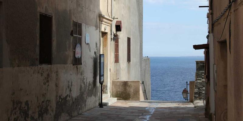 户外装备49：徒步、探险与登山的专业装备全解析