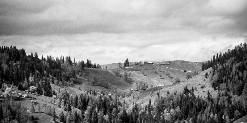 户外装备全解析：徒步旅行与登山必备的32件专业装备指南