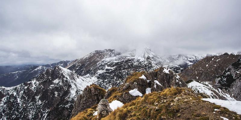 户外装备最佳实践：从登山装备选择到探险攻略的完整指南