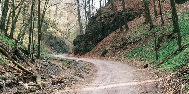 登山装备与露营装备全攻略：根据季节地形构建完美户外睡眠系统