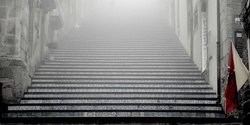 高海拔登山装备选购攻略：在保暖、防护与轻量化间找到完美平衡